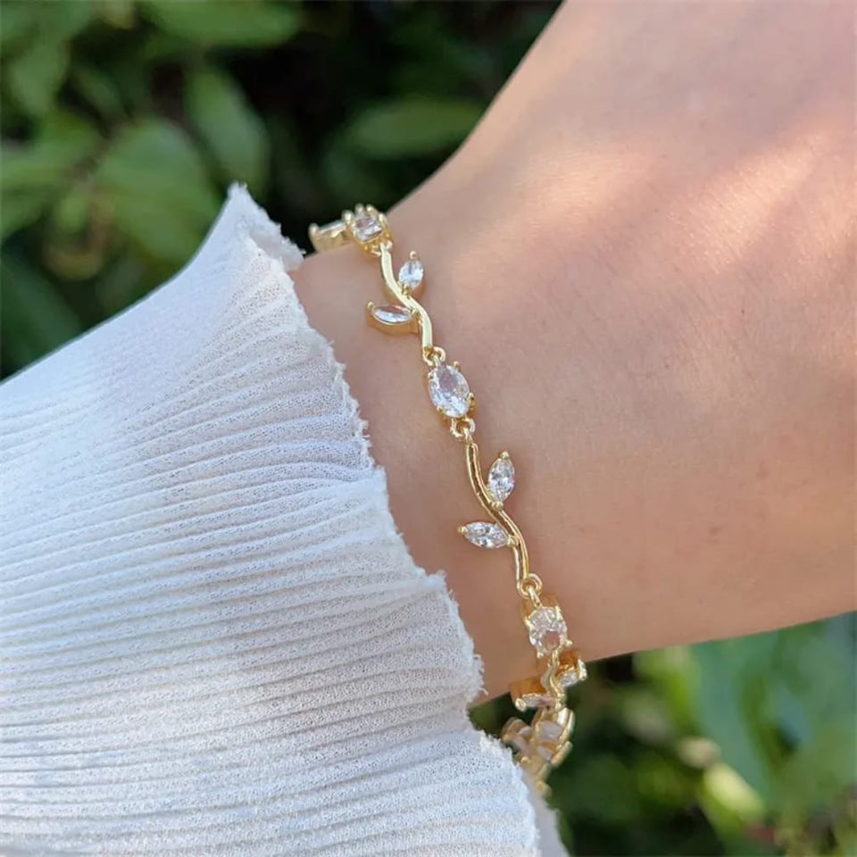 Tulip Bracelet – Premium Quality Stainless Steel Elegant Bracelet for Women l White ~ Without Box | Golden Base